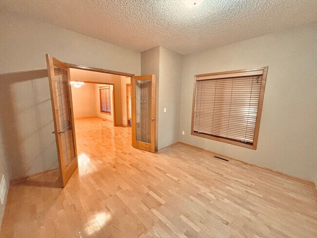 Foto del edificio - Huge 5 bed home located in Maple Grove!