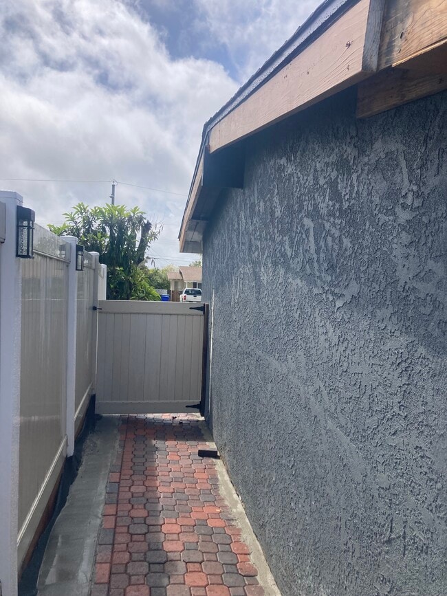 Building Photo - 5426 Denver St