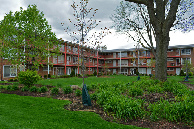 Building Photo - 231 S Villa Ave