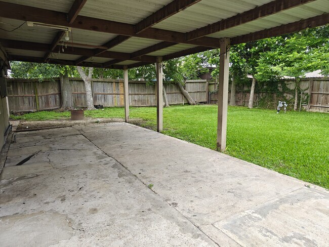Foto del edificio - 2115 Raspberry Ln