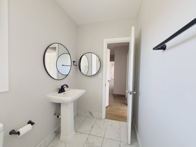 Foto del edificio - 9949 Pinewood Ave