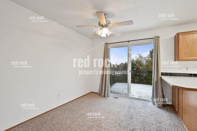 Foto del edificio - 1323 N Mitchell Rd