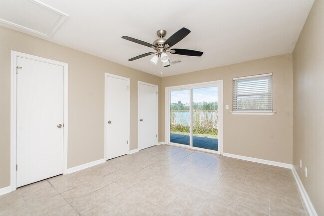 Building Photo - 14207 W Club Deluxe Rd