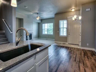 Building Photo - 6320 Pumpkin Ridge Dr. #3