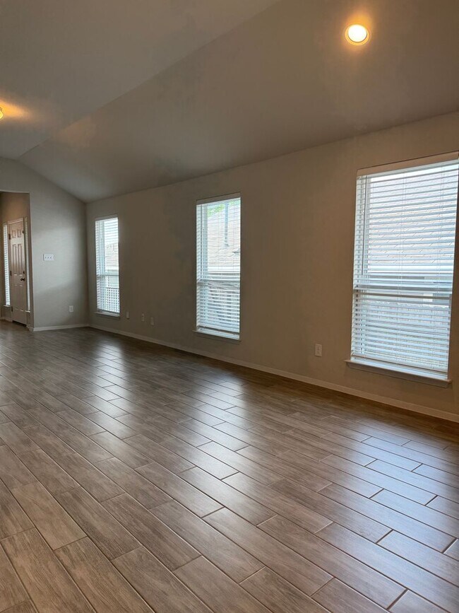 Building Photo - 2 BR/2BA | Newly Renovated Single Family Home | 1-Car Garage Parking | Fenced backyard  In Austin!