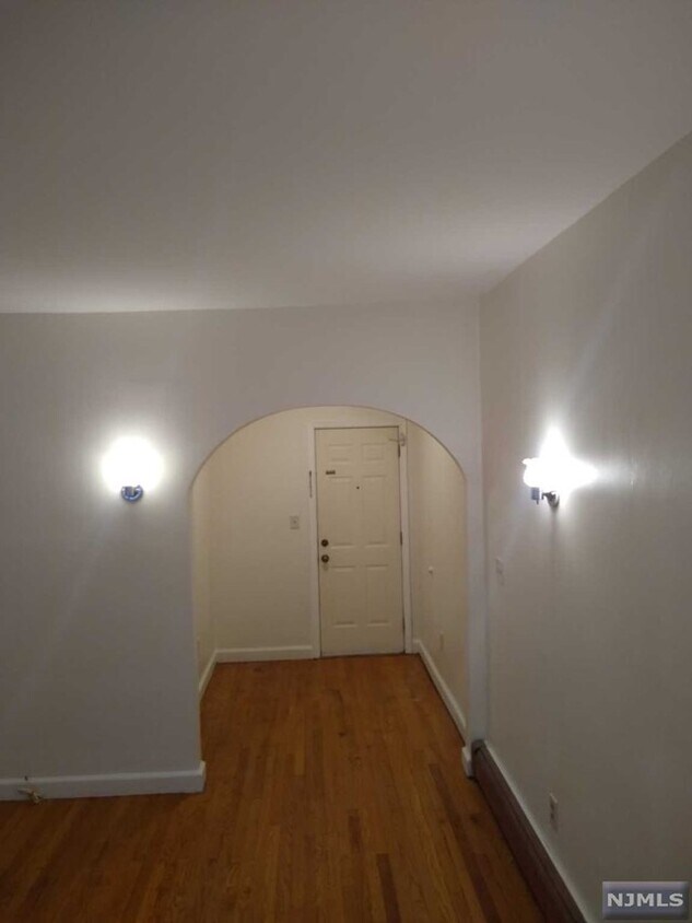 Primary Photo - 382-386 Highland Ave