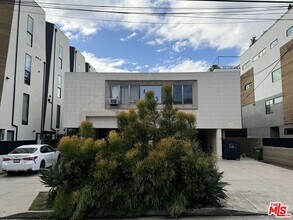 Building Photo - 1333 N Fuller Ave