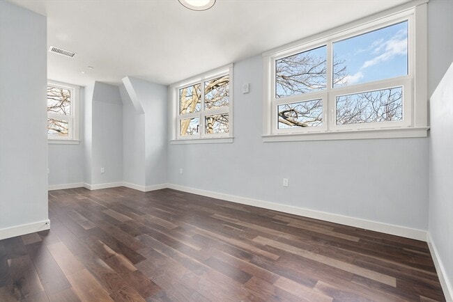 Foto del edificio - 136 Babcock St