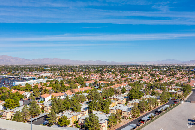 Building Photo - Villa Del Sol