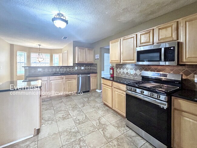 Foto del edificio - 7105 Mahogany Dr