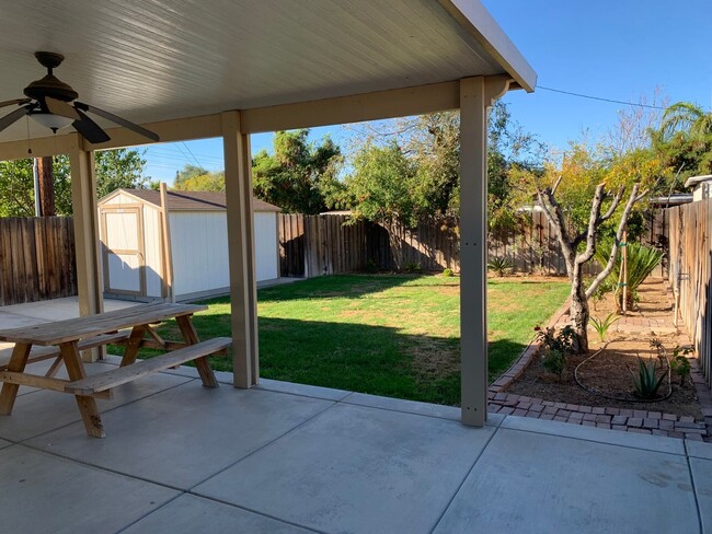 Building Photo - 3 bed 2 bath home from rent in Lake Elsinore