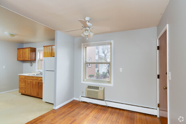 1BR, 1BA - 650SF - Kitchen - Manor House Apartments