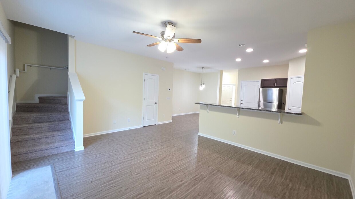 Foto principal - 3 Bedroom, 2.5 bath townhome in Creekside of Richmond Hill