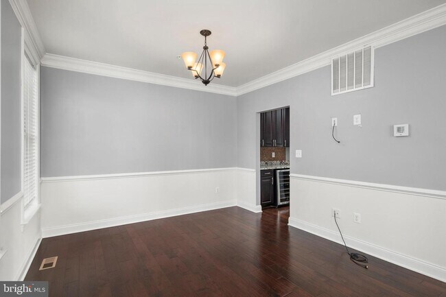 Foto del edificio - 2501 Cherry Tree Rd