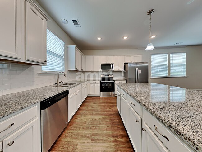 Building Photo - 208 Parkside Blvd