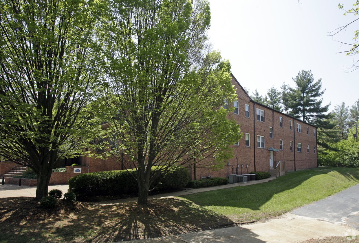 Foto del edificio - 8166 Whitburn Dr