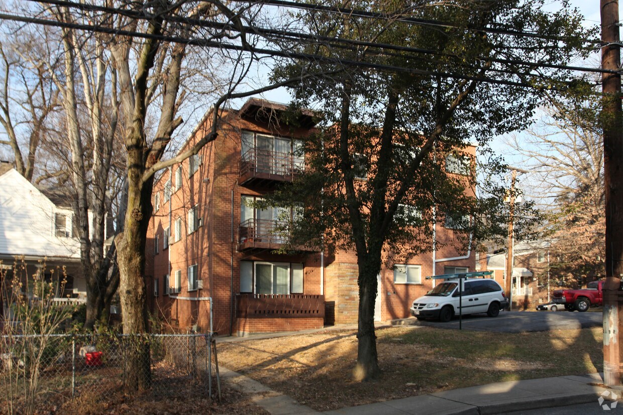 Building Photo - 8240 Flower Ave