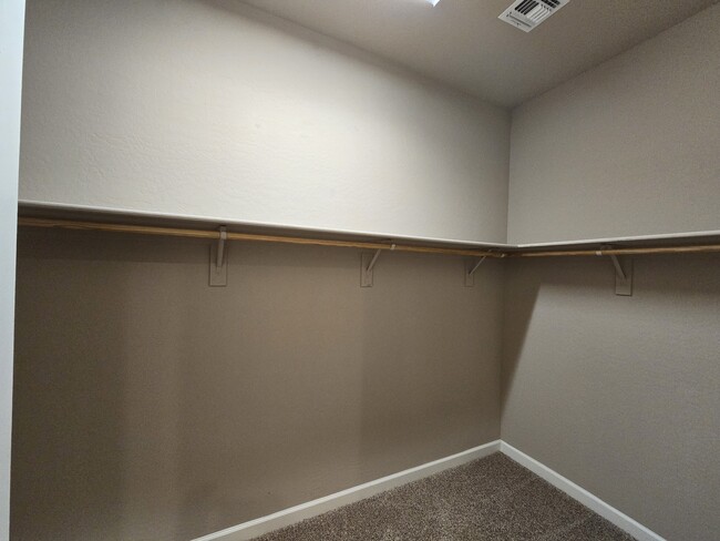 Master closet - 4241 N Pebble Creek Pky