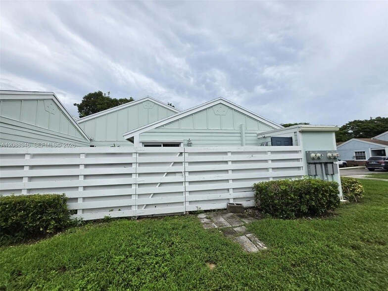 Building Photo - 13795 SW 147th Cir Ln