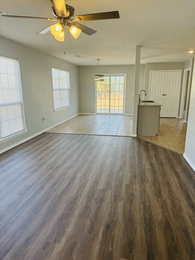 Building Photo - 324 Grant Springs Dr