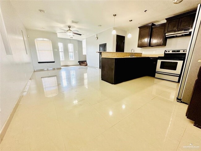 Foto del edificio - 1204 W Fig Ave