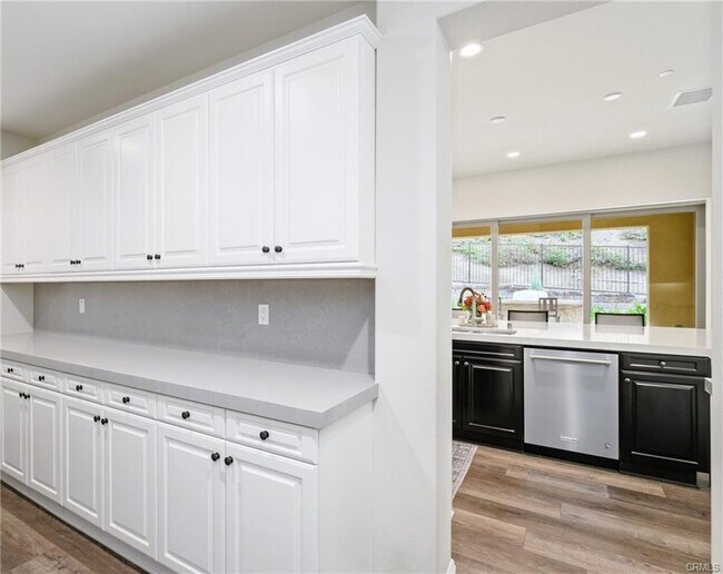 Foto del edificio - 1081 Summit Oak Dr