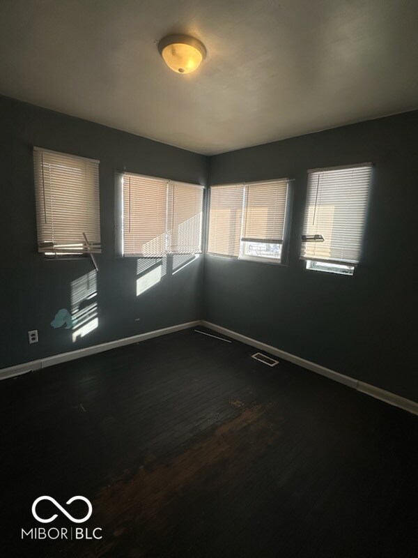 Foto del edificio - 3710 N Layman Ave