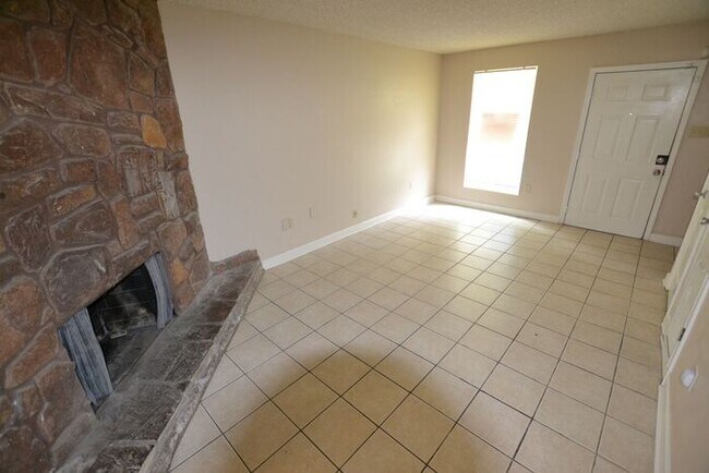 Foto del edificio - 1133 Husband St