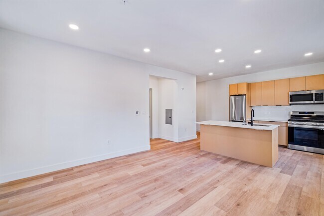 Building Photo - 293 Fairmount Ave