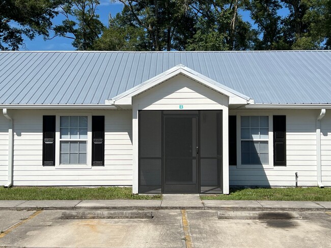 Building Photo - 1427 N Paris St