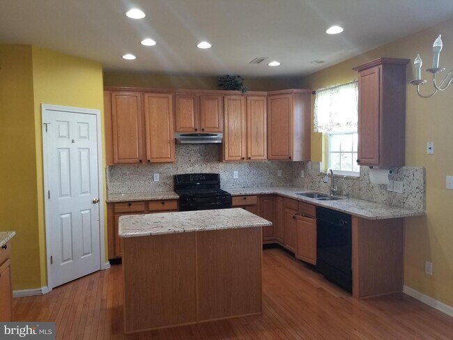 Foto del edificio - 409 Ruby Rd