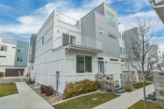 Building Photo - 3586 S Xenon Dr