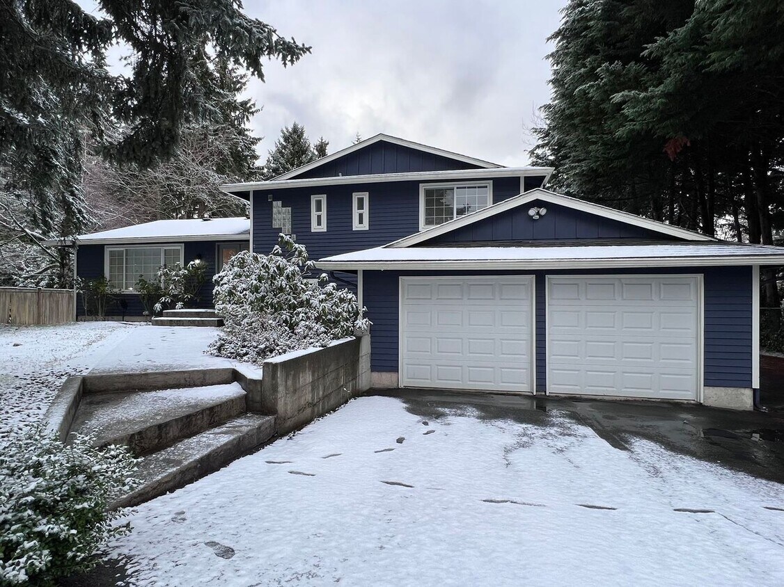 7620 NE 24th St, Medina, WA 98039 House Rental in Medina, WA