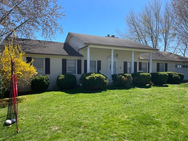 Building Photo - 319 Edgewood Dr