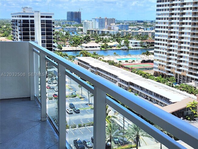 Building Photo - 2030 S Ocean Dr