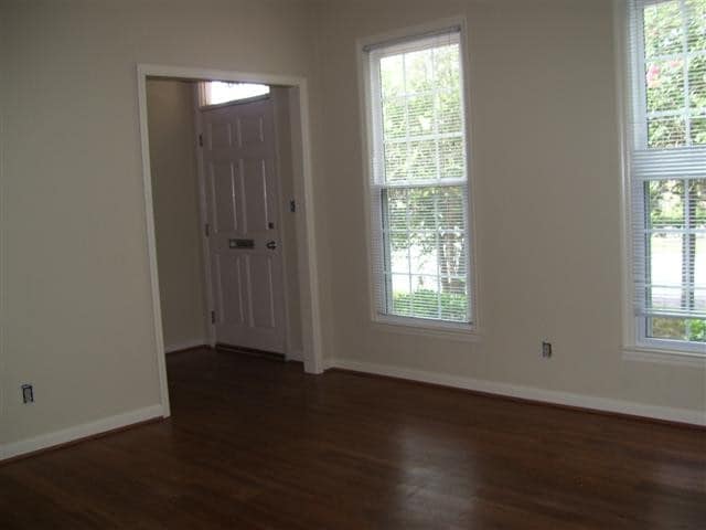 Building Photo - 416 E Hall St