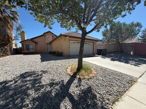 Building Photo - 4937 Sunburst Dr