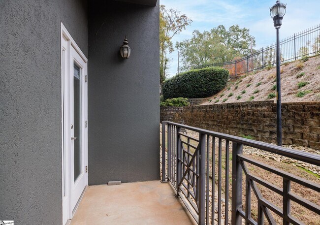 Foto del edificio - 1001 S Church St