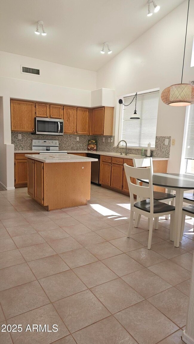 Foto del edificio - 4273 E Terrace Ave