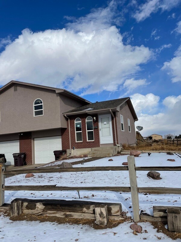 Primary Photo - 405-405 E Stardust Dr