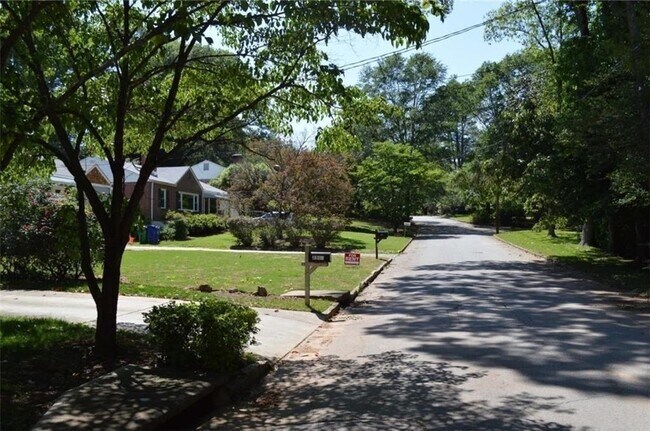 Foto del edificio - 2381 Eastway Rd