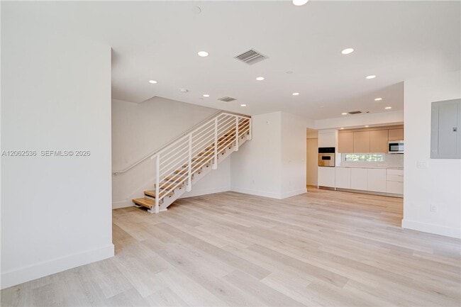 Building Photo - 816 84th St