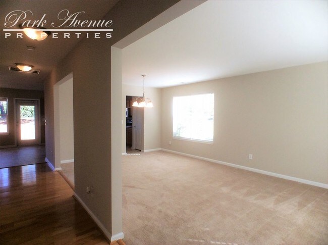 Building Photo - 122 Brandi Dr