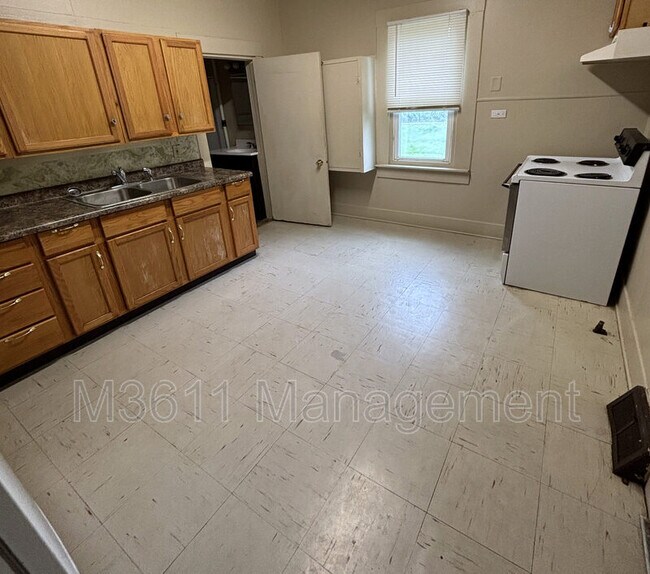 Foto del edificio - 5628 Logan Ave