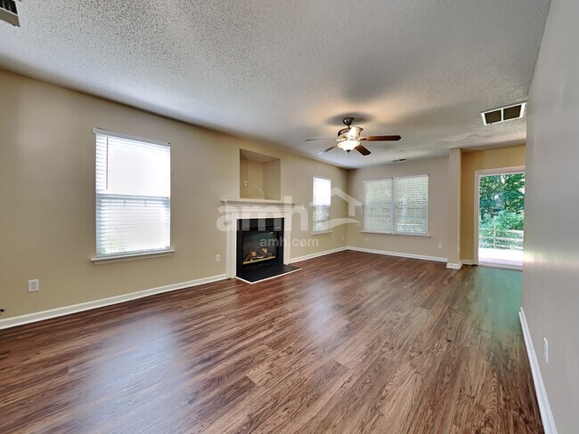 Foto del edificio - 15253 Leslie Brook Road