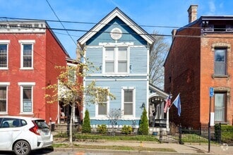 Building Photo - 340 W 9th St