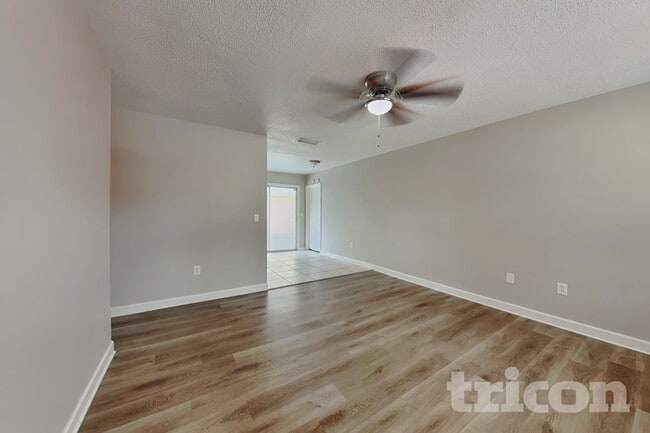 Foto del edificio - 607 65th Ave W