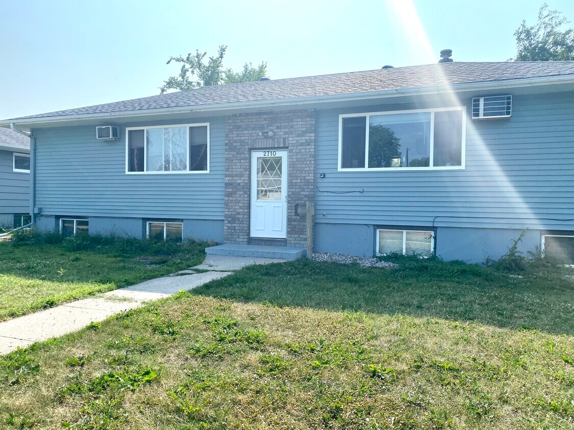 Primary Photo - 2710 9th St N
