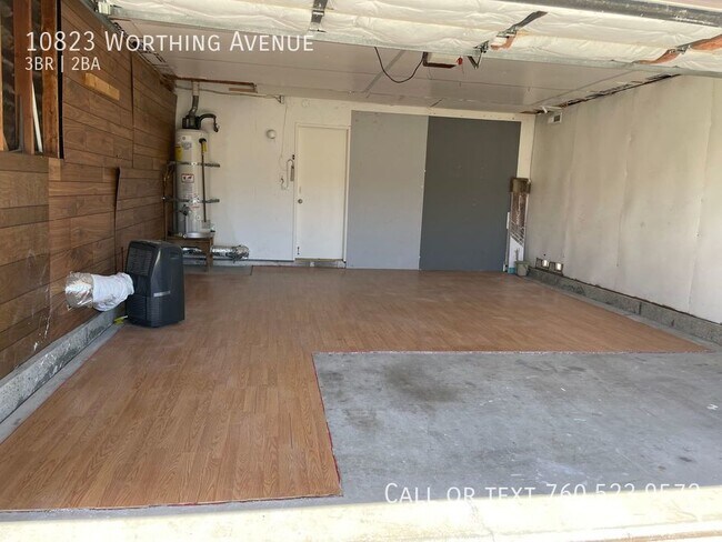 Building Photo - Single story 3 Bedroom 2 bathroom 2 car ga...
