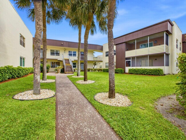 Building Photo - 755 Normandy P